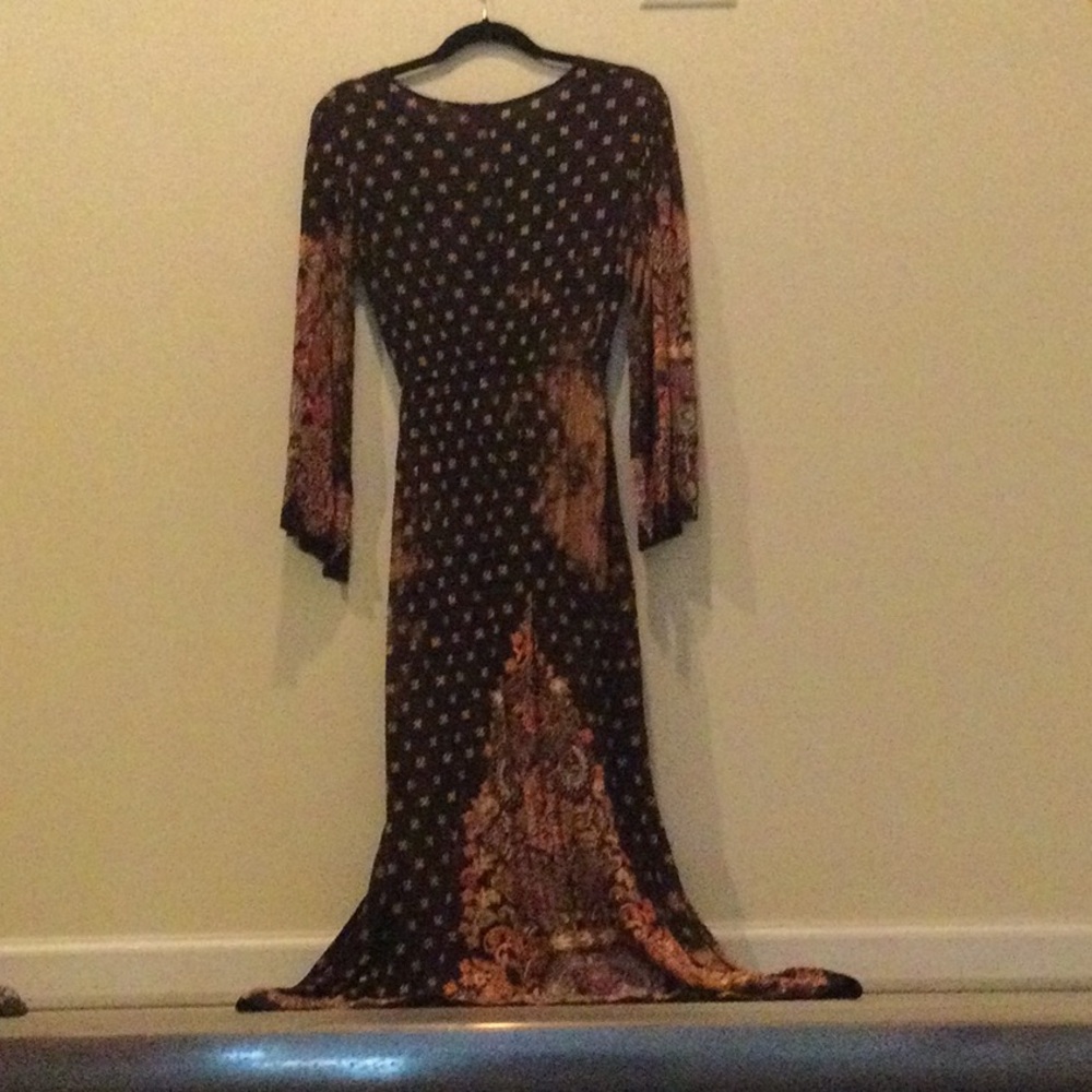 Boho Maxi Dress With V Neck And Cutouts - Picture 2 of 8